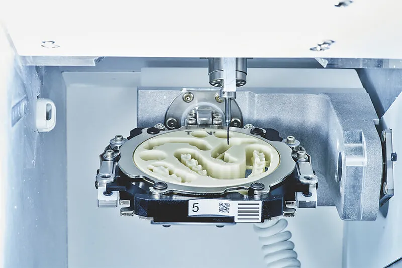 Fresado de materiales de alta calidad en prótesis dental