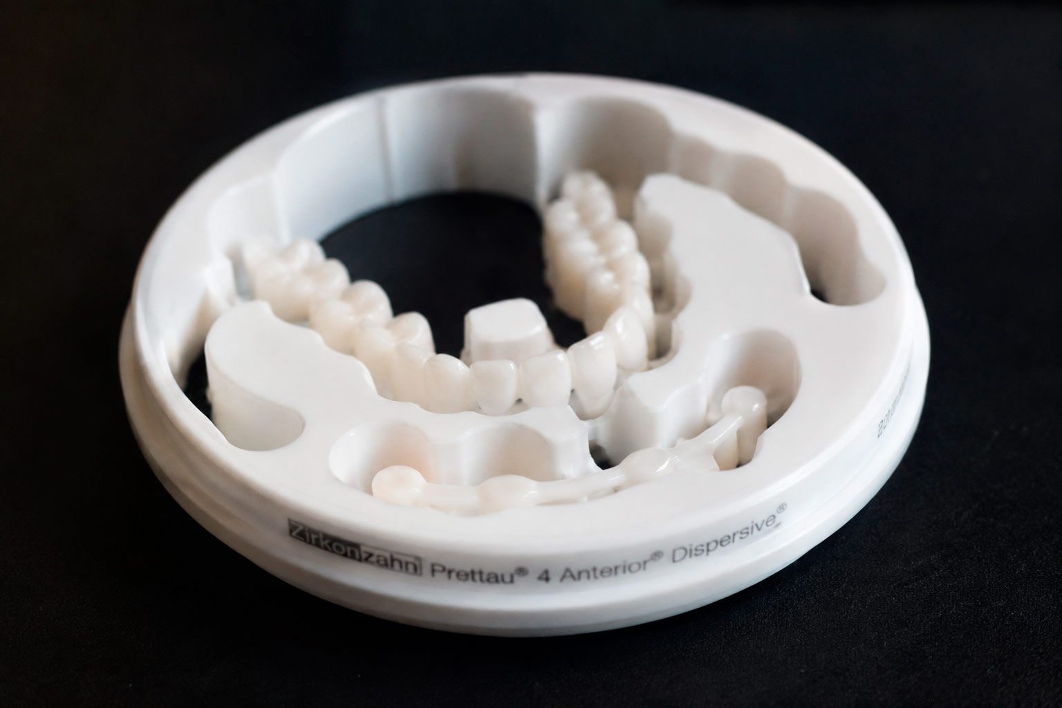 ¿Cómo elegimos el material más adecuado para cada prótesis dental? El criterio de un laboratorio dental digital
